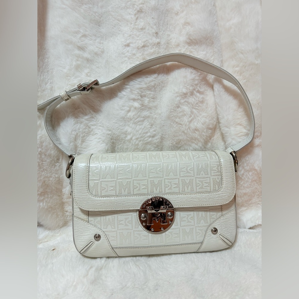 Stylish Cream Shoulder Bag with Logo Detail